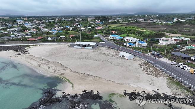 제주시 구좌읍 평대리 전경 (제주=연합뉴스) 박지호 기자 = 제주시 구좌읍 평대 해변(쉰모살)에서 바라본 평대 마을. 2025.7.13. jihopark@yna.co.kr
(끝)
