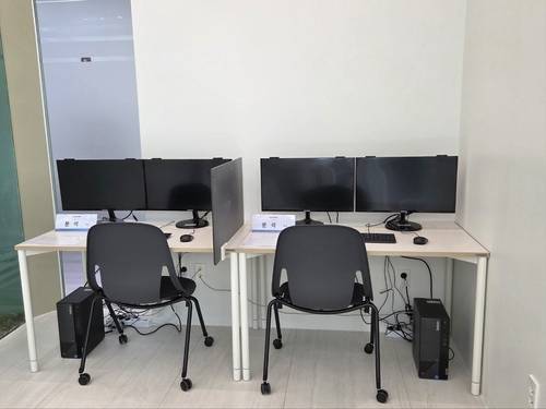 더존비즈온 강촌캠퍼스에 위치한 개인정보 이노베이션존에 설치된 PC [촬영 차민지]