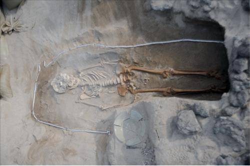 애월 해안사구에서 발견된 700년 전 추정 시신 [제주고고학연구소 제공.재판매 및 DB 금지]