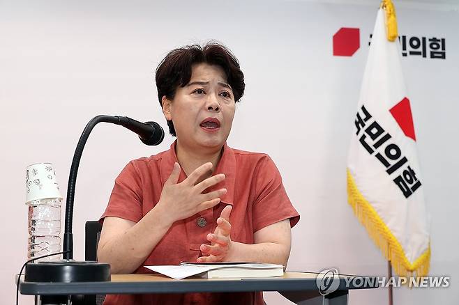 기자간담회하는 윤희숙 혁신위원장 (서울=연합뉴스) 박동주 기자 = 국민의힘 윤희숙 혁신위원장이 13일 서울 여의도 중앙당사에서 기자간담회를 하고 있다. 2025.7.13 pdj6635@yna.co.kr