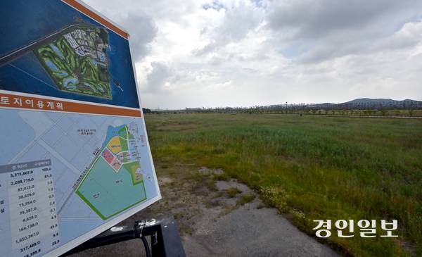 세계한상드림아일랜드 개발사업은 시작된 지 10년이 지나도록 계획됐던 투자 유치 사업이 대부분 진행되지 않아 나대지로 남아있다. 2025.7.14 /김용국기자 yong@kyeongin.com