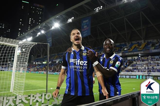 무고사가 후반 43분 PK를 성공시킨 후 세리머니를 펼치고 있다.