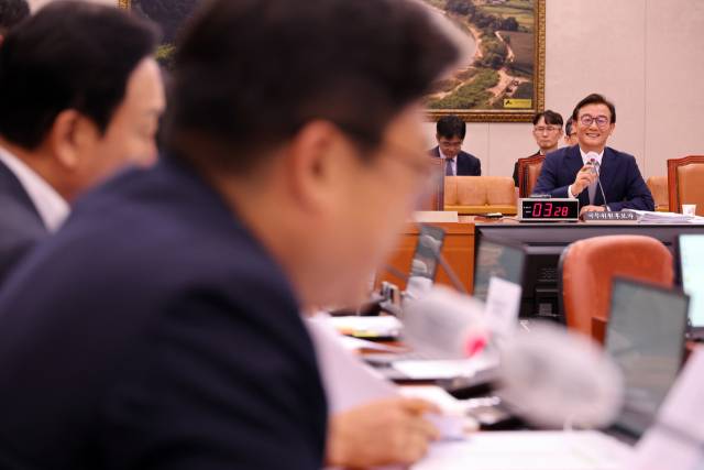 전재수 해양수산부 장관 후보자가 14일 서울 여의도 국회 농림축산식품해양수산위원회 전체회의에서 열린 인사청문회에서 의원 질의에 답변하고 있다. 연합뉴스