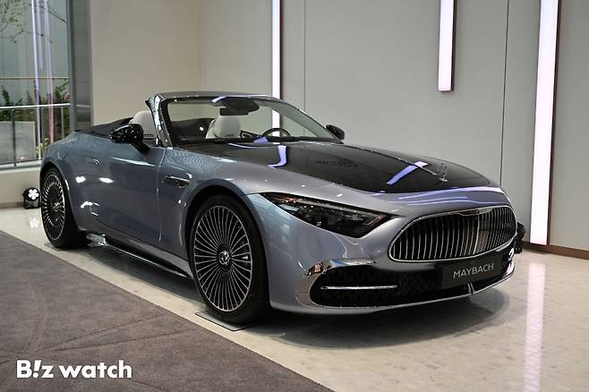 마이바흐 브랜드센터 서울 1층에 전시된 디 올-뉴 메르세데스-마이바흐 SL./사진=이명근 기자 qwe123@