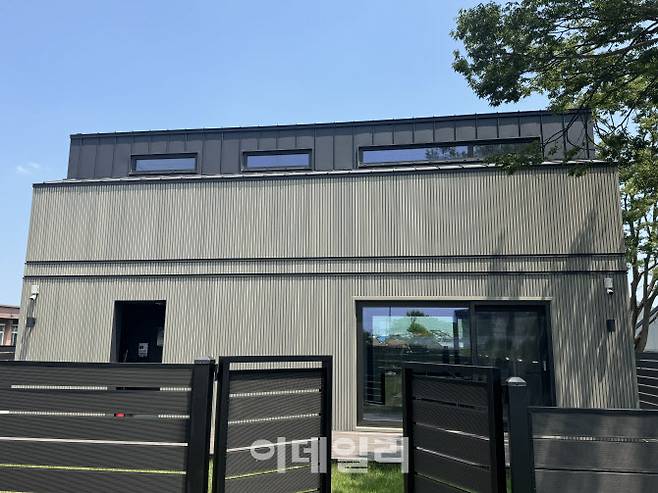 LG전자 스마트코티지 ‘듀오 플러스’ 모델 외부.(사진=공지유 기자)