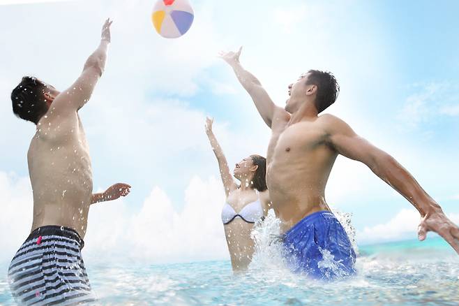 바다에 가면 흔히 찾는 물회나 회덮밥은 무더위에 입맛이 없을 때 영양가 있는 한 끼 식사가 된다. [사진=게티이미지뱅크]