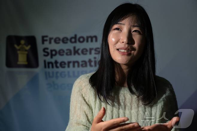 탈북민 한송미 씨가 11일 오후 서울 마포구 북한이탈주민 글로벌교육센터(Freedom Speakers International·FSI)에서 뉴스1과 인터뷰를 하고 있다. 2025.7.13/뉴스1 ⓒ News1 박정호 기자