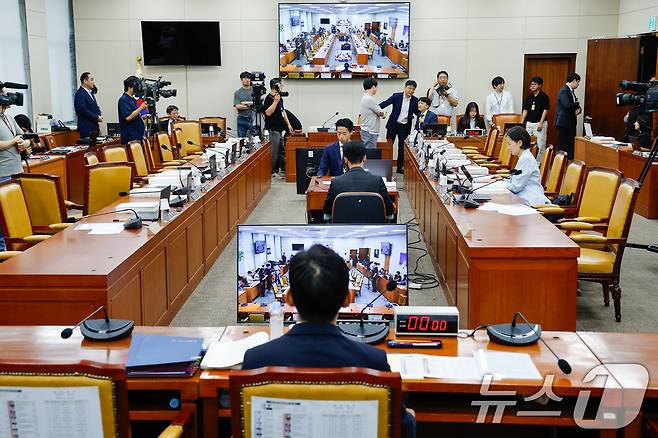 배경훈 과학기술정보통신부 장관 후보자가 14일 오전 서울 여의도 국회 과학기술정보방송통신위원회에서 인사청문회 시작을 기다리고 있다. 2025.7.14/뉴스1 ⓒ News1 안은나 기자