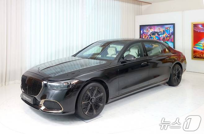 14일 서울 강남 압구정동 '마이바흐 브랜드센터 서울' 3층에 전시된 S-클래스 실버 라이닝<자료시잔>(메르세데스-벤츠 코리아 제공). 2025.07.14.