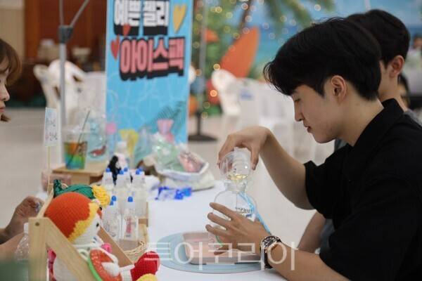 지난 12일 신천지 광주교회에서 열린 사랑꽃 페스티벌 '인생버스 9010' 공연장 주변에 마련된 체험 부스. /사진-신천지 광주교회