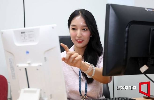 황수진 서울 동대문경찰서 수사관이 범죄 자료 조사 업무를 하고 있다. 윤동주 기자