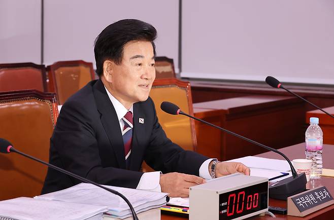 정동영 통일부 장관 후보자가 14일 국회 외교통일위원회에서 열린 인사청문회에 출석해 의원들의 질의에 답변하고 있다./연합뉴스