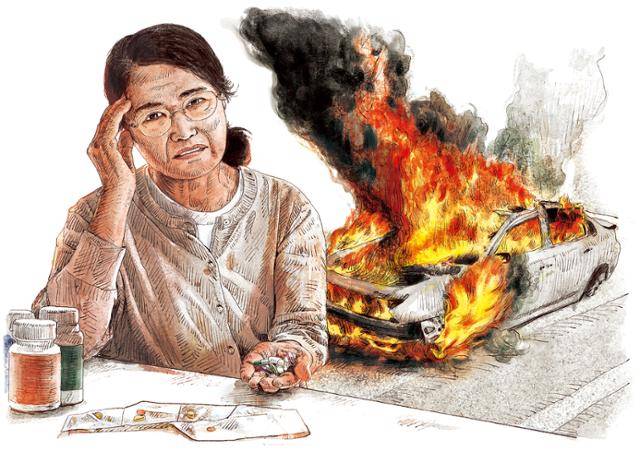 경북 산불 당시 발생한 사고로 인해 심각한 트라우마에 시달리고 있는 김미경씨가 알약을 한 움큼 쥐고 있다. 일러스트=신동준 기자