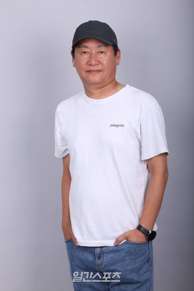 리얼라이즈픽쳐스 원동연 대표가 7일 오후 서울 중구 순화동 KG타워에서 진행된 일간스포츠와의 인터뷰에 앞서 포즈를 취하고 있다. 서병수 기자 qudtn@edaily.co.kr /2025.07.07/