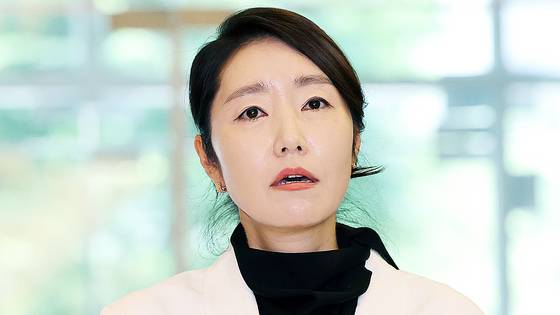 강선우 여성가족부 장관 후보자가 지난 26일 오후 서울 종로구 이마빌딩에 마련된 인사청문회 사무실로 출근하며 소감을 밝히고 있다. 뉴스1