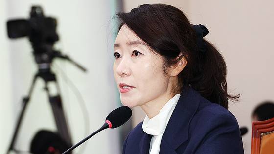 강선우 여성가족부 장관 후보자가 14일 서울 여의도 국회 여성가족위원회에서 열린 인사청문회에서 질문에 답하고 있다. 연합뉴스