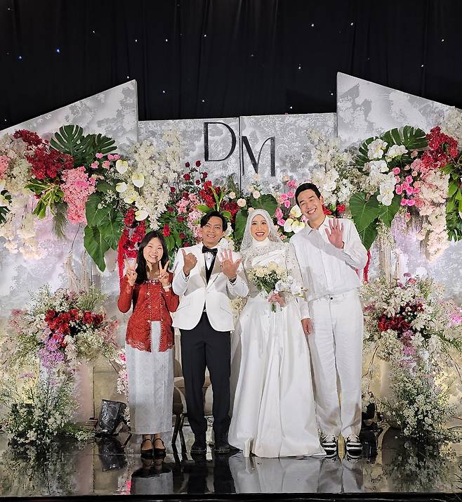 (메가 결혼식 기념사진, 제공: 고희진 정관장 감독)