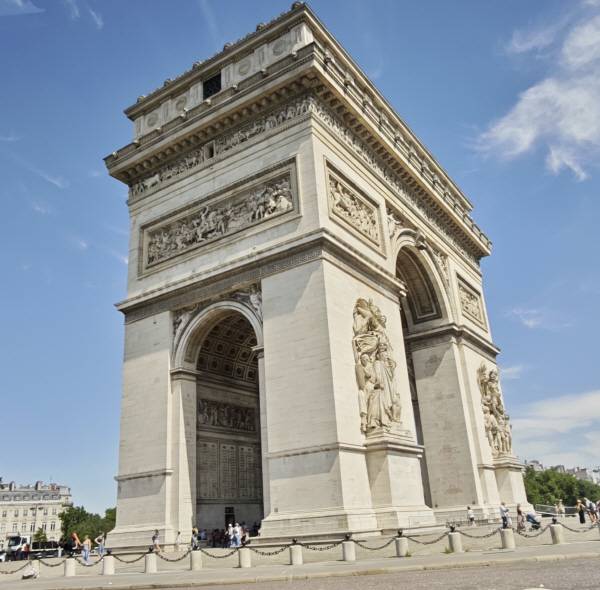 달리는 버스 안에서 프랑스 파리 중심부의 개선문을 촬영했다. 정옥재 기자