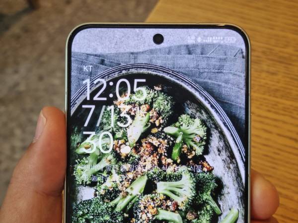 샤오미 15 전면을 촬영했다. 정옥재 기자