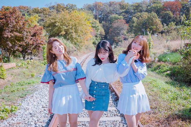 프라이드밴드 멤버 프로필 사진. 왼쪽부터 소현, 유빈, 여은 DSM엔터테인먼트 제공