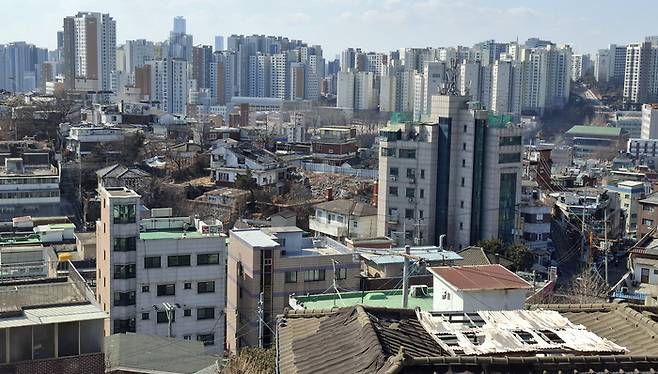 지난달 실시한 사전 분양 신청에서 조합원의 약 10%가 ‘1+1 분양’을 희망한 것으로 나타난 북아현3구역 전경. 매경DB