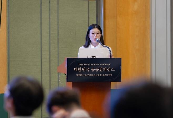 KMAC 류정원 디지털테크센터 센터장이 AX 업무혁신의 실전 솔루션과 전략적 추진방안에 대해 발표하고 있다.