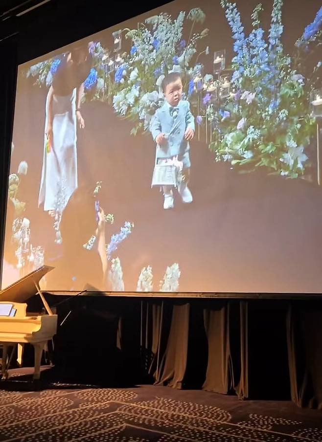 배우 황보라 아들 김우인이 코미디언 김준호·김지민 결혼식에서 화동으로 나섰다./ 사진=황보라 SNS