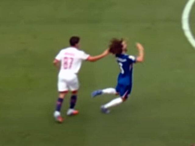 네베스와 쿠쿠렐라가 충돌한 클럽월드컵 결승전 중계화면