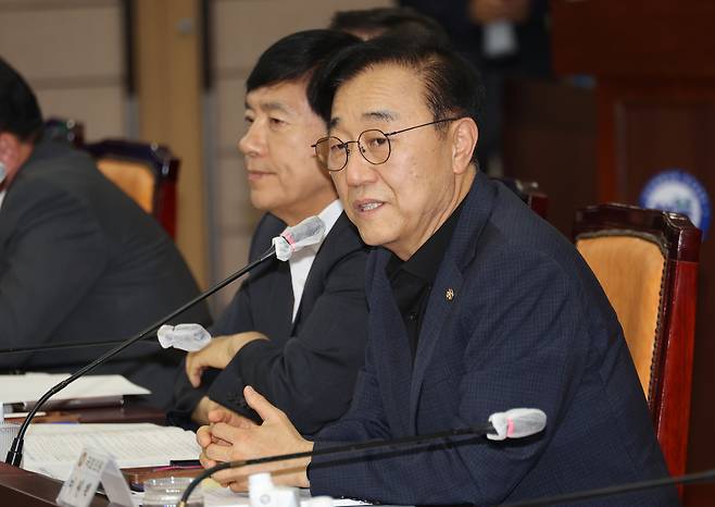 국토교통부 장관 후보자로 지명된 더불어민주당 김윤덕 의원이 11일 전북도청에서 열린 ‘전북 국회의원·도·시군 예산정책협의회’에 참석해 발언하는 모습. [연합뉴스]