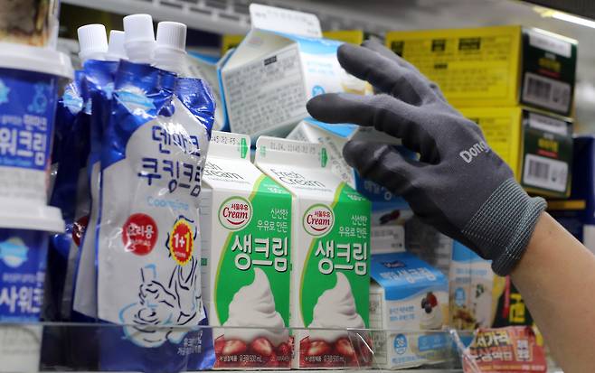 서울 시내 한 대형마트에 생크림 상품이 진열돼 있다. [뉴시스]