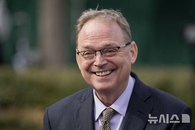 [워싱턴=AP/뉴시스] 케빈 해싯 백악관 국가경제위원장이 13일(현지 시간) 관세 서한은 마지노선이라며, 도널드 트럼프 미국 대통령이 흡족할 만한 합의에 도달하지 않으면 8월 1일 관세가 부과될 것이라고 예고했다. (사진=뉴시스DB) 2025.07.14.