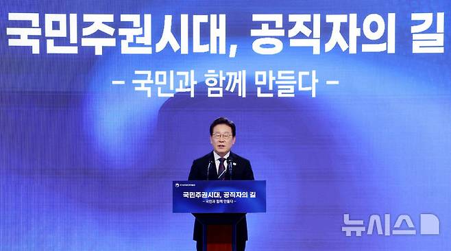 [진천=뉴시스] 최동준 기자 = 이재명 대통령이 14일 충북 진천 국가공무원인재개발원에서 5급 신임관리자과정 교육생에게 특강을 하고 있다. (대통령실통신사진기자단) 2025.07.14. photocdj@newsis.com