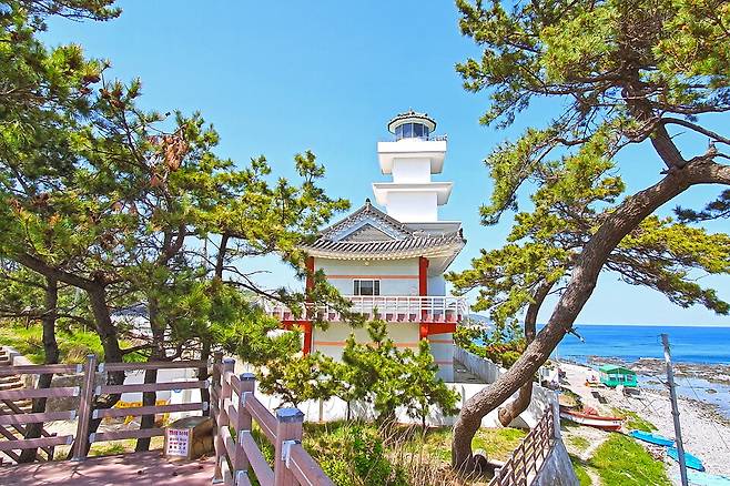 &nbsp;경주 감포읍에 자라한 송대말 등대의 모습 ⓒ경주시