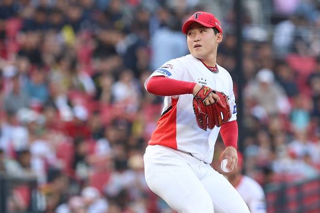 KIA는 윤영철의 왼쪽 팔꿈치 부상으로 이탈해 후반기 마운드 운영에 대한 구상이 원점으로 돌아갔다. 사진제공|KIA 타이거즈