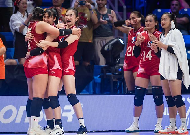 태국 선수들이 VNL 캐나다전에서 세트를 따낸 뒤 기뻐하고 있다. 더내셔널타일랜드 캡처