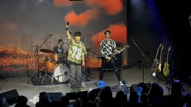 이혁X정모 '20세기보이즈', 무더위 날린 앙코르 콘서트..'록 에너지 폭발'