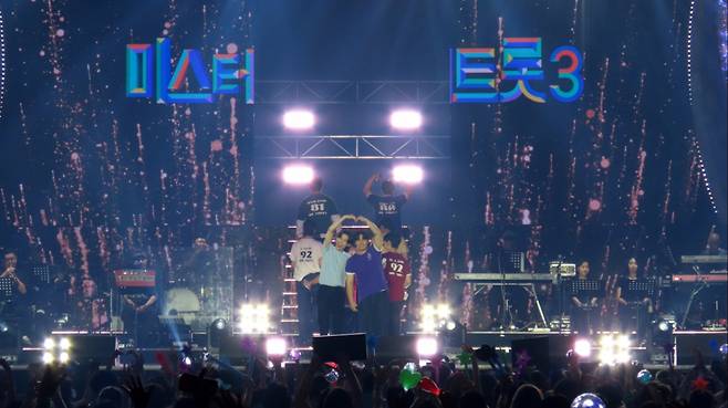 김용빈·손빈아·천록담·춘길·최재명·남승민·추혁진 '미스터트롯3' TOP7 대전 공연 '뜨거운 열기'