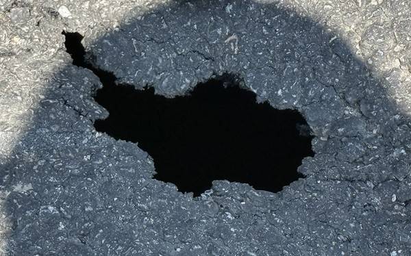 10일 인천 서구 당하동에서 발생한 땅꺼짐 2025.7.10. [사진 = 인천소방본부]