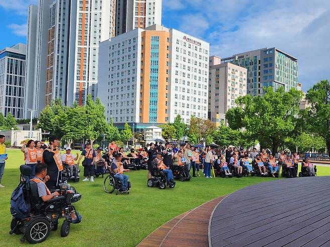 420장애인차별철폐인천공동투쟁단이 15일 '420 정책요구안 수용 촉구 결의대회'를 열었다.