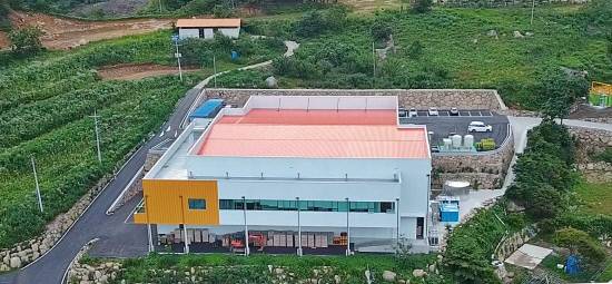 현재 지리산 자락에 위치한 에코맘산골 이유식의 개방형 공장 전경