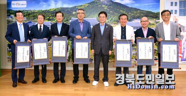 경북도는 과학기술의 힘으로 경북의 미래를 설계할 K-과학자 9명을 선정하고 위촉식을 15일 개최했다. 경북도제공