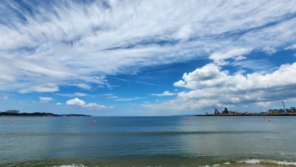 12일 개장한 포항 송도해수욕장. 황영우 기자