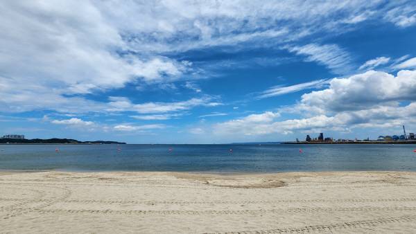 12일 개장한 포항 송도해수욕장. 황영우 기자
