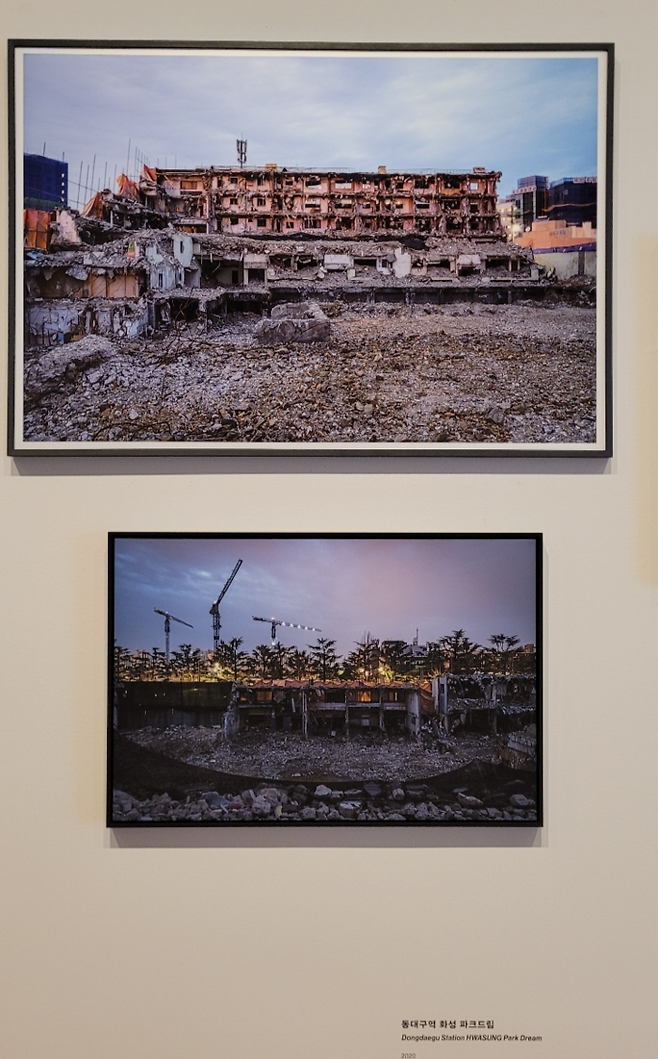 장용근 '부서지고 세워지고(2017~2023)'시리즈 중 '동대구역 화성 파크드림'<임훈기자 hoony@yeongnam.com>