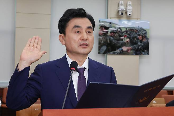 안규백 국방부 장관 후보자가 15일 서울 여의도 국회 국방위원회에서 열린 인사청문회에서 선서하고 있다. (사진=연합뉴스)