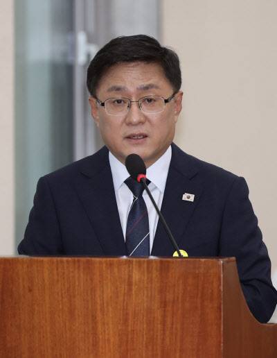 김성환 환경부 장관 후보자가 15일 서울 여의도 국회 환경노동위원회에서 열린 인사청문회에서 발언하고 있다. (사진=뉴시스)