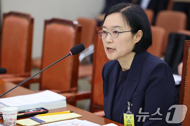 한성숙 중소벤처기업부 장관 후보자가 15일 오전 서울 여의도 국회 산업통산자원중소벤처기업위원회에서 열린 인사청문회에 출석해 의원 질의에 답하고 있다. 2025.7.15/뉴스1 ⓒ News1 안은나 기자