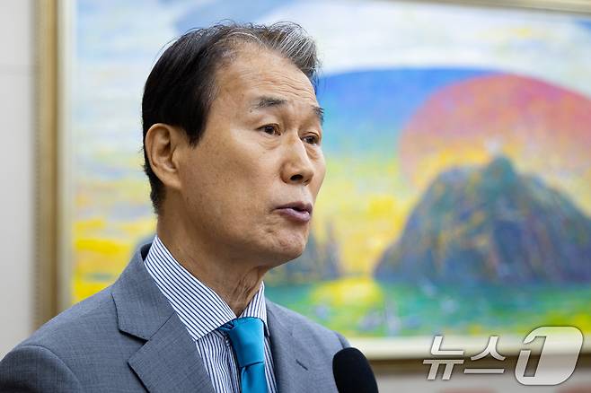 권오을 국가보훈부 장관 후보자가 15일 서울 여의도 국회에서 열린 인사청문회에서 모두 발언을 하고 있다. 2025.7.15/뉴스1 ⓒ News1 유승관 기자