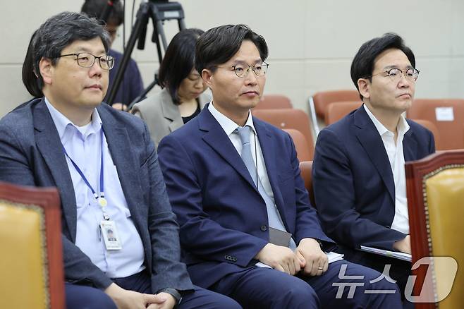 14일 오후 서울 여의도 국회 과학기술정보방송통신위원회에서 열린 배경훈 과학기술정보통신부 장관 후보자 인사청문회에서 1차관에 내정된 구혁채 기조실장(가운데)이 자리하고 있다. 2025.7.14/뉴스1 ⓒ News1 안은나 기자