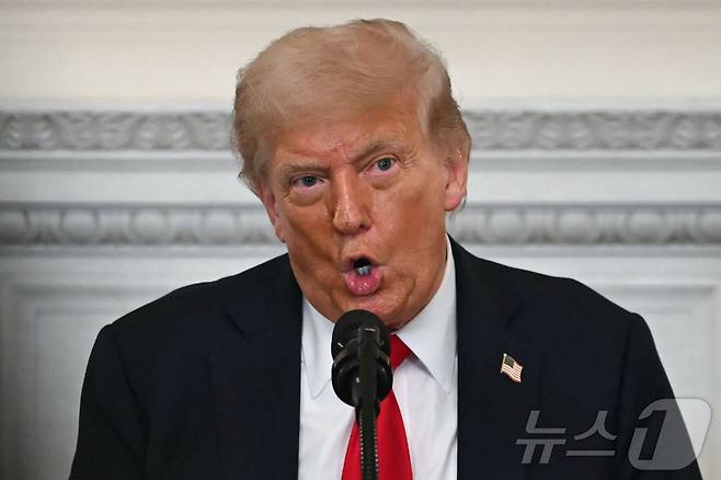 도널드 트럼프 미국 대통령이 14일(현지시간) 워싱턴DC 백악관 국빈 식당에서 열린 백악관 신앙사무국(Faith Office) 오찬에서 연설하고 있다. 2025.07.14 ⓒ AFP=뉴스1 ⓒ News1 류정민 특파원